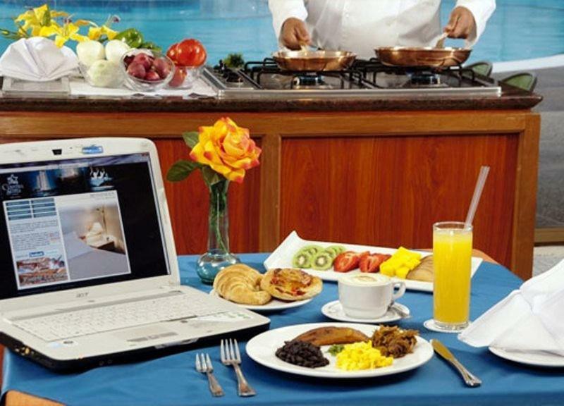 Hotel Cristina Suites Puerto La Cruz Ngoại thất bức ảnh