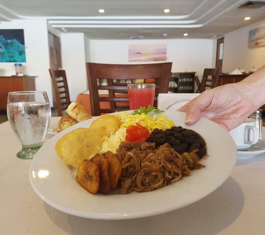 Hotel Cristina Suites Puerto La Cruz Ngoại thất bức ảnh