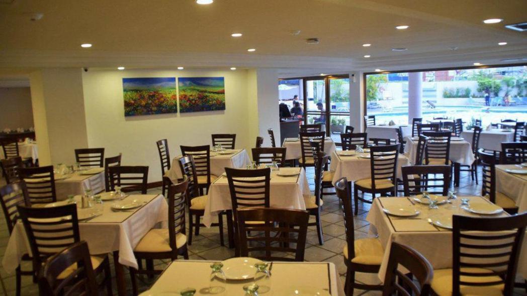 Hotel Cristina Suites Puerto La Cruz Ngoại thất bức ảnh